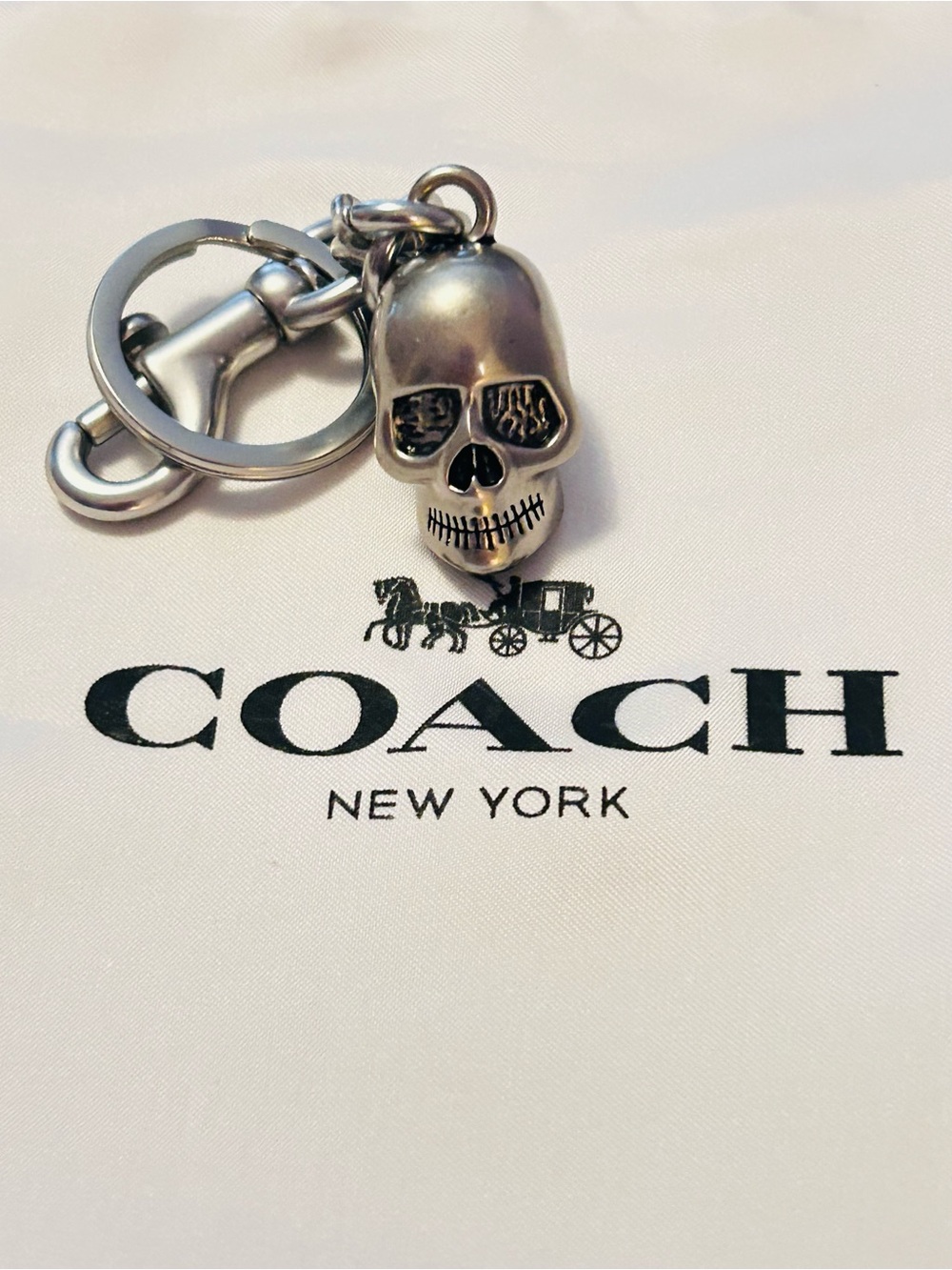 NWOT EXTREMELY RARE Coach Skull Bag Charm/ Keychain - Picture 10 of 16